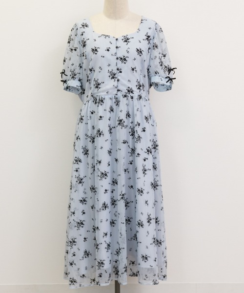 CLETTE(クレット)の「袖リボンフロッキー花柄シアーワンピース(ワンピース・レディース・ブルー/アイボリー・LL/3L/4L)」の15枚目の写真