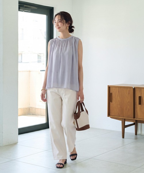 STYLE DELI(スタイルデリ)の「微シアー楊柳ノースリギャザーブラウス(Tシャツ/カットソー・レディース・ブルー系その他/グリーン系その他/ブラック・FREE)」の15枚目の写真