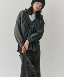 Vネックギャザーシャツ -手洗い可-