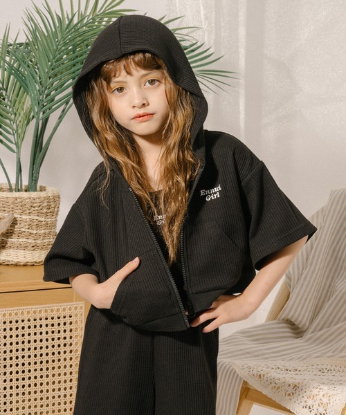 URBAN CHERRY（アーバンチェリー）の「【さらっと触感】ワッフルクロップドフードパーカー（パーカー・キッズ・ブルー/ブラック/ホワイト・110cm/120cm/130cm/140cm/150cm）」の2枚目の写真