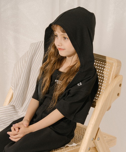 URBAN CHERRY（アーバンチェリー）の「【さらっと触感】ワッフルクロップドフードパーカー（パーカー・キッズ・ブルー/ブラック/ホワイト・110cm/120cm/130cm/140cm/150cm）」の6枚目の写真