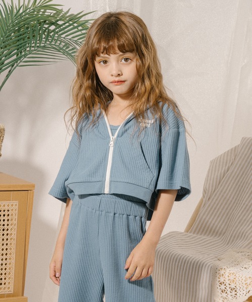 URBAN CHERRY（アーバンチェリー）の「【さらっと触感】ワッフルクロップドフードパーカー（パーカー・キッズ・ブルー/ブラック/ホワイト・110cm/120cm/130cm/140cm/150cm）」の12枚目の写真