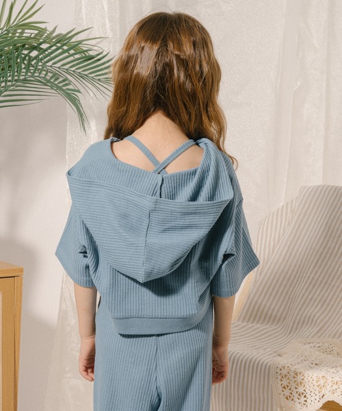 URBAN CHERRY（アーバンチェリー）の「【さらっと触感】ワッフルクロップドフードパーカー（パーカー・キッズ・ブルー/ブラック/ホワイト・110cm/120cm/130cm/140cm/150cm）」の20枚目の写真