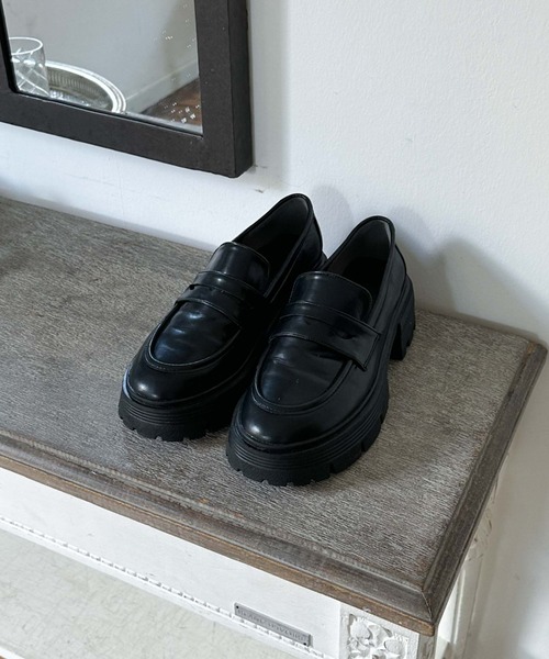 archives（アルシーヴ）の「厚底ローファー（ローファー・レディース・ブラック/チャコールグレー・23.5/24.5）」の3枚目の写真