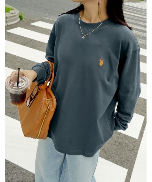 U.S. POLO ASSN.（ユーエスポロアッスン）の「[U.S. POLO ASSN.][別注][大きいサイズ有]ユニセックスワンポイント刺繍長袖Tシャツ（Tシャツ/カットソー・レディース・ネイビー/アイボリー/オートミール・MEDIUM/LARGE/X-LARGE）」の3枚目の写真