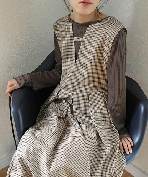 Crisp（クリスプ）の「キーネックタックジャンパースカート（ジャンパースカート・レディース・ブルー/ブラック/ベージュ・FREE）」の2枚目の写真