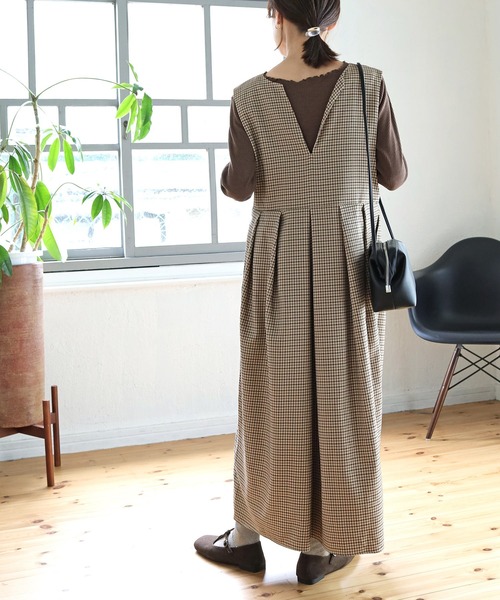 Crisp（クリスプ）の「キーネックタックジャンパースカート（ジャンパースカート・レディース・ブルー/ブラック/ベージュ・FREE）」の14枚目の写真