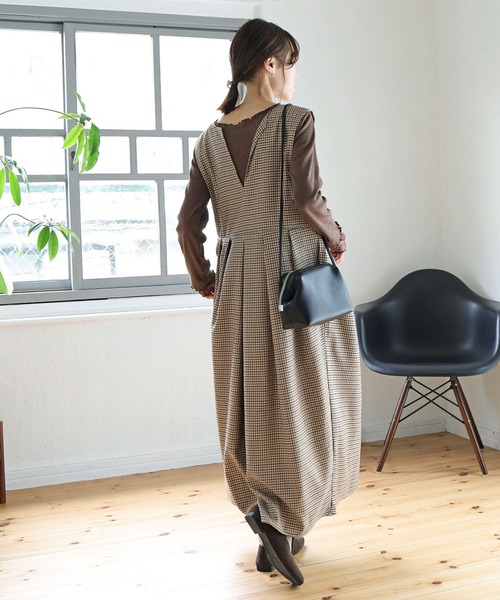 Crisp（クリスプ）の「キーネックタックジャンパースカート（ジャンパースカート・レディース・ブルー/ブラック/ベージュ・FREE）」の15枚目の写真