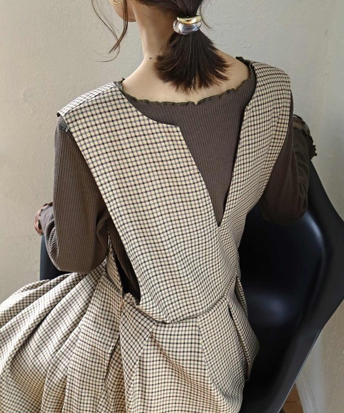 Crisp（クリスプ）の「キーネックタックジャンパースカート（ジャンパースカート・レディース・ブルー/ブラック/ベージュ・FREE）」の19枚目の写真