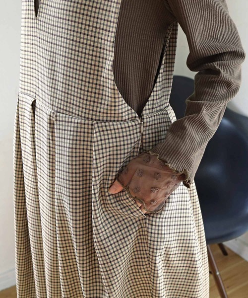 Crisp（クリスプ）の「キーネックタックジャンパースカート（ジャンパースカート・レディース・ブルー/ブラック/ベージュ・FREE）」の20枚目の写真