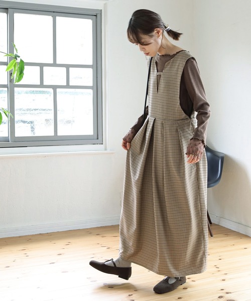 Crisp（クリスプ）の「キーネックタックジャンパースカート（ジャンパースカート・レディース・ブルー/ブラック/ベージュ・FREE）」の13枚目の写真