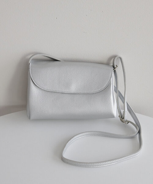 DISCOAT（ディスコート）の「ミニフラップショルダーバッグ（ショルダーバッグ・レディース・ブラック/シルバー/ベージュ・FREE）」の14枚目の写真