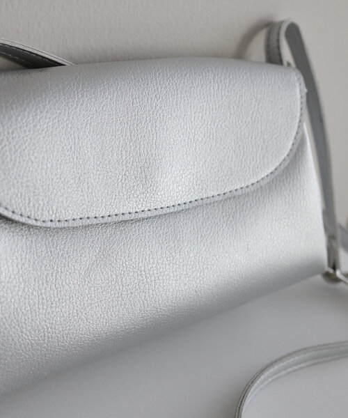 DISCOAT（ディスコート）の「ミニフラップショルダーバッグ（ショルダーバッグ・レディース・ブラック/シルバー/ベージュ・FREE）」の15枚目の写真