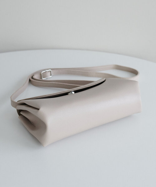DISCOAT（ディスコート）の「ミニフラップショルダーバッグ（ショルダーバッグ・レディース・ブラック/シルバー/ベージュ・FREE）」の19枚目の写真