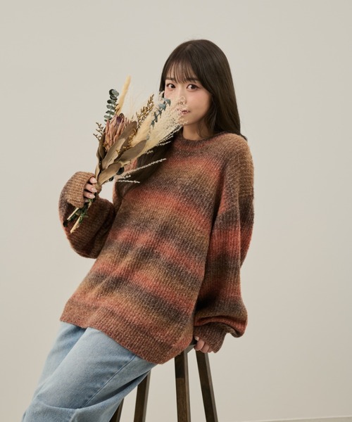 Auntie Rosa(アンティローザ)の「【karin】グラデーションオーバールーズニット(ニット/セーター・レディース・オレンジ/イエロー・FREE)」の2枚目の写真