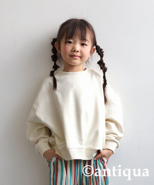 antiqua（アンティカ）の「ショート丈トップス（スウェット・キッズ・ネイビー/チャコールグレー/スミクロ/ブラック/ホワイト/ライトグリーン・130/120）」の2枚目の写真