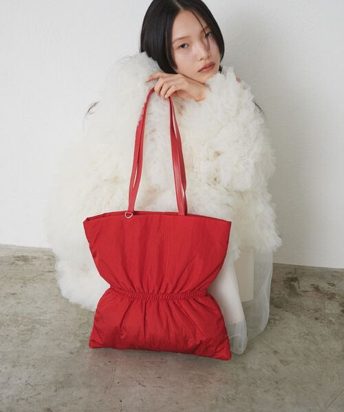 kivi（キヴィ）の「ギャザートートバッグ（トートバッグ・レディース・ブラック/シルバー/レッド・ONE SIZE）」の6枚目の写真