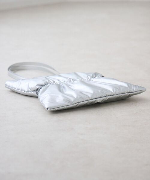 kivi（キヴィ）の「ギャザートートバッグ（トートバッグ・レディース・ブラック/シルバー/レッド・ONE SIZE）」の11枚目の写真