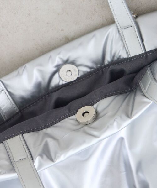 kivi（キヴィ）の「ギャザートートバッグ（トートバッグ・レディース・ブラック/シルバー/レッド・ONE SIZE）」の13枚目の写真