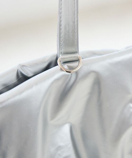 kivi（キヴィ）の「ギャザートートバッグ（トートバッグ・レディース・ブラック/シルバー/レッド・ONE SIZE）」の14枚目の写真