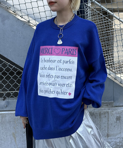 w closet(ダブルクローゼット)の「ロゴプリントニットプルオーバー(ニット/セーター・レディース・パープル/グレー/ブルー・FREE)」の1枚目の写真