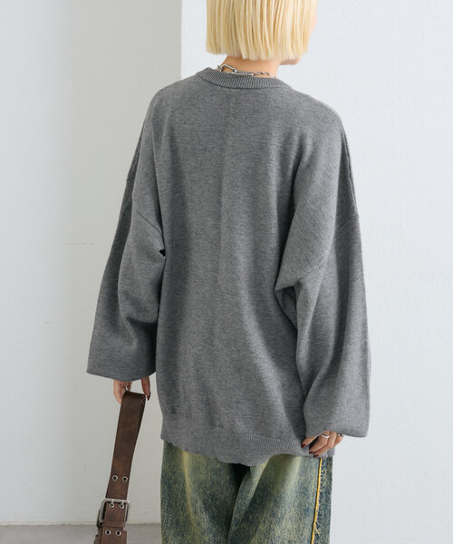 w closet(ダブルクローゼット)の「ロゴプリントニットプルオーバー(ニット/セーター・レディース・パープル/グレー/ブルー・FREE)」の8枚目の写真