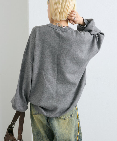 w closet(ダブルクローゼット)の「ロゴプリントニットプルオーバー(ニット/セーター・レディース・パープル/グレー/ブルー・FREE)」の9枚目の写真