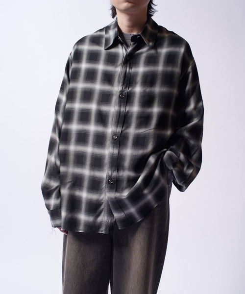 Lui's（ルイス）の「オンブレーダメージチェックシャツ（シャツ/ブラウス・メンズ・サックスブルー/ブラック・FREE）」の4枚目の写真