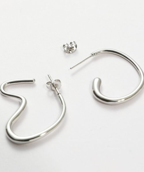 JEANASIS(ジーナシス)の「【ステンレス】アシメフープピアス/253476(ピアス(両耳用)・レディース・シルバー/ゴールド・FREE)」の3枚目の写真