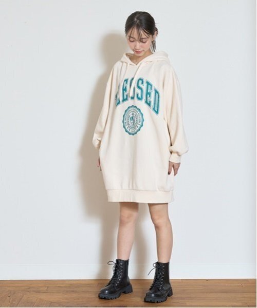 LOVETOXIC（ラブトキシック）の「【GOODPRICE】裏起毛パーカワンピース（ワンピース・キッズ・トップグレー/ブラック/アイボリー/グリーン・S:140cm/L:160cm/M:150cm）」の2枚目の写真