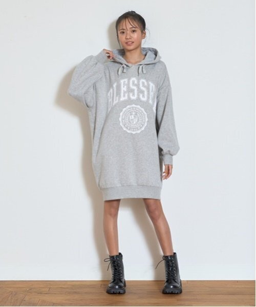 LOVETOXIC（ラブトキシック）の「【GOODPRICE】裏起毛パーカワンピース（ワンピース・キッズ・トップグレー/ブラック/アイボリー/グリーン・S:140cm/L:160cm/M:150cm）」の3枚目の写真