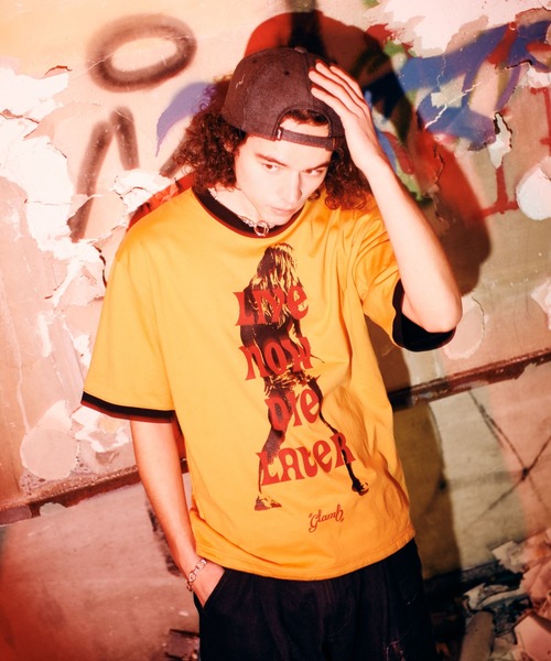 glamb(グラム)の「Reversible T-Shirt / リバーシブルTシャツ(Tシャツ/カットソー・メンズ・イエロー/ネイビー/チャコール・S/M/L)」の3枚目の写真