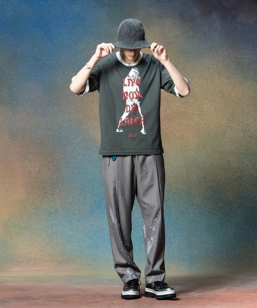 glamb(グラム)の「Reversible T-Shirt / リバーシブルTシャツ(Tシャツ/カットソー・メンズ・イエロー/ネイビー/チャコール・S/M/L)」の4枚目の写真