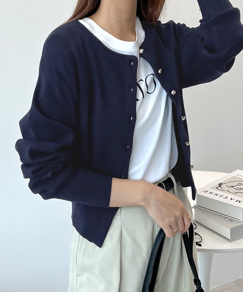 Futier land（フューティアランド）の「《26SS 新作》【新色追加】ゴールドボタンラウンドネックカーディガン（カーディガン/ボレロ・レディース・レッド/ネイビー/ライトベージュ/グレイッシュベージュ/グリーン系その他/グレー/オフホワイト/ピンク・MEDIUM/LARGE）」の16枚目の写真