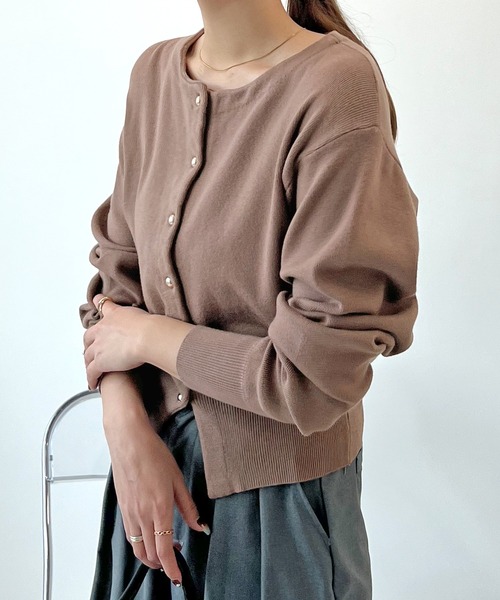 Futier land（フューティアランド）の「《26SS 新作》【新色追加】ゴールドボタンラウンドネックカーディガン（カーディガン/ボレロ・レディース・レッド/ネイビー/ライトベージュ/グレイッシュベージュ/グリーン系その他/グレー/オフホワイト/ピンク・MEDIUM/LARGE）」の20枚目の写真