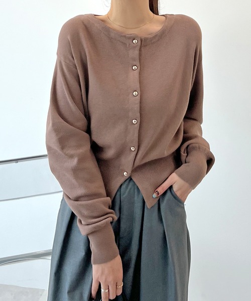 Futier land（フューティアランド）の「《26SS 新作》【新色追加】ゴールドボタンラウンドネックカーディガン（カーディガン/ボレロ・レディース・レッド/ネイビー/ライトベージュ/グレイッシュベージュ/グリーン系その他/グレー/オフホワイト/ピンク・MEDIUM/LARGE）」の18枚目の写真