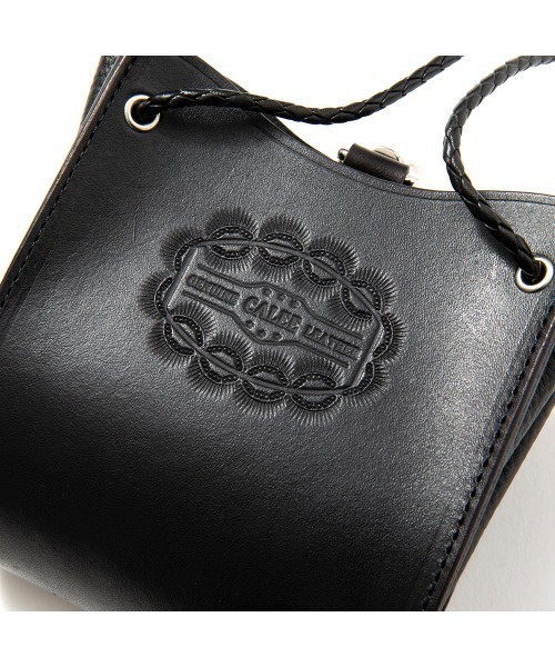 CALEE(キャリー)の「EMBOSSING LEATHER CHALK BAG(ボディバッグ/ウエストポーチ・メンズ・ブラック・FREE)」の4枚目の写真