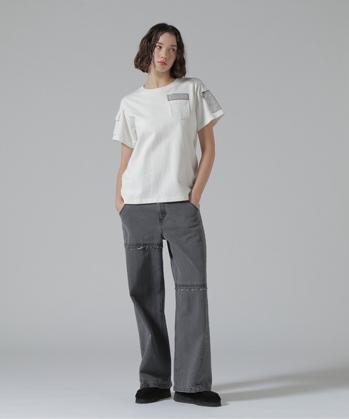 AVIREX(アヴィレックス)の「《50th Anniversary》LEATHER PATCHED FATIGUE T-SHIRT/レザーパッチ ファティーグTシャツ(Tシャツ/カットソー・レディース・ホワイト/ブラック・F)」の4枚目の写真