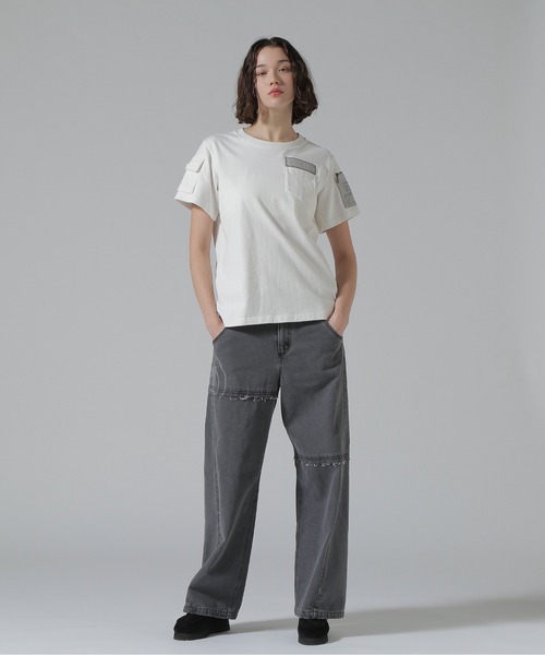 AVIREX(アヴィレックス)の「《50th Anniversary》LEATHER PATCHED FATIGUE T-SHIRT/レザーパッチ ファティーグTシャツ(Tシャツ/カットソー・レディース・ホワイト/ブラック・F)」の5枚目の写真