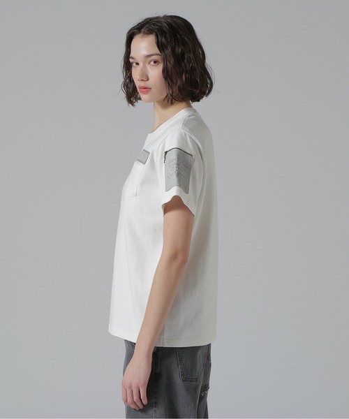 AVIREX(アヴィレックス)の「《50th Anniversary》LEATHER PATCHED FATIGUE T-SHIRT/レザーパッチ ファティーグTシャツ(Tシャツ/カットソー・レディース・ホワイト/ブラック・F)」の6枚目の写真