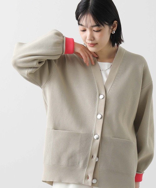 Gready Brilliant（グレディブリリアン）の「スポンジ片畦Ｖネックカーディガン（カーディガン/ボレロ・レディース・ベージュ/アイボリー・FREE）」の2枚目の写真