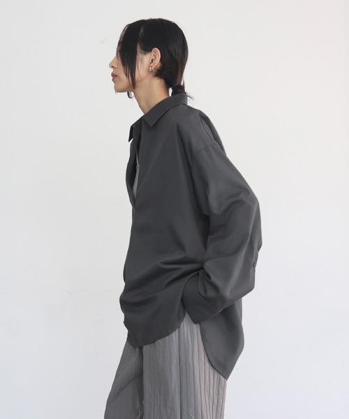 hellam(へラム)の「キーネックオーバーサイズシャツ(シャツ/ブラウス・レディース・オフホワイト/チャコール/ブルー・FREE)」の17枚目の写真