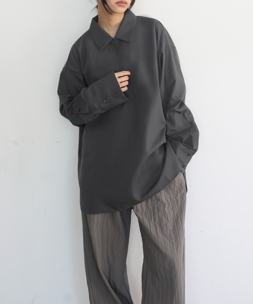 hellam(へラム)の「キーネックオーバーサイズシャツ(シャツ/ブラウス・レディース・オフホワイト/チャコール/ブルー・FREE)」の22枚目の写真