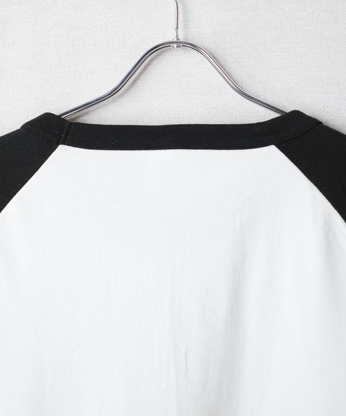 INNOCENT（イノセント）の「【DF001】【D-FACTORY】6.6オンス プレミアム コンフォート ラグランスリーブ Tシャツ（Tシャツ/カットソー・メンズ・ホワイト×ピンク/ホワイト×ブラック/ホワイト×ブルー・LARGE/X-LARGE/MEDIUM）」の13枚目の写真