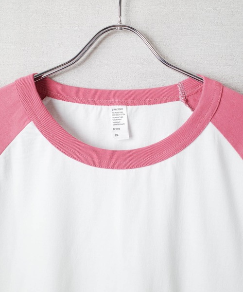 INNOCENT（イノセント）の「【DF001】【D-FACTORY】6.6オンス プレミアム コンフォート ラグランスリーブ Tシャツ（Tシャツ/カットソー・メンズ・ホワイト×ピンク/ホワイト×ブラック/ホワイト×ブルー・LARGE/X-LARGE/MEDIUM）」の21枚目の写真