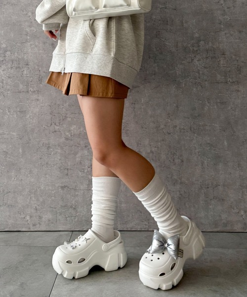 WEGO（ウィゴー）の「WEGO/【25年春夏新作】パーツ付き厚底ラバーサンダル（サンダル・レディース・ブラック/ホワイト・LARGE/MEDIUM/SMALL）」の4枚目の写真