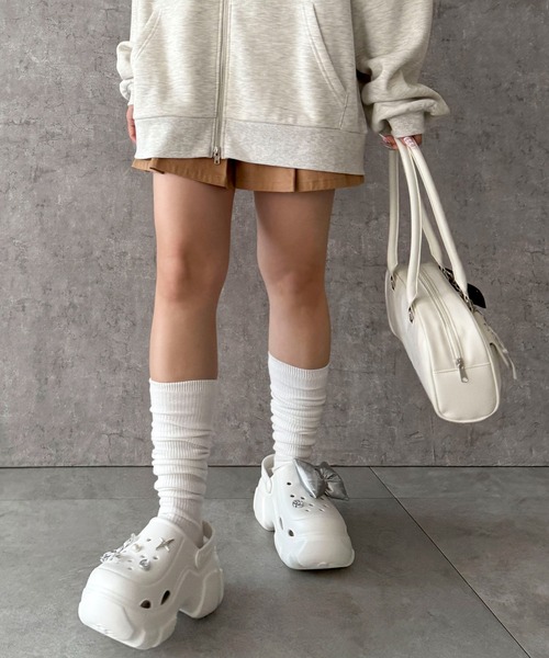 WEGO（ウィゴー）の「WEGO/【25年春夏新作】パーツ付き厚底ラバーサンダル（サンダル・レディース・ブラック/ホワイト・LARGE/MEDIUM/SMALL）」の5枚目の写真