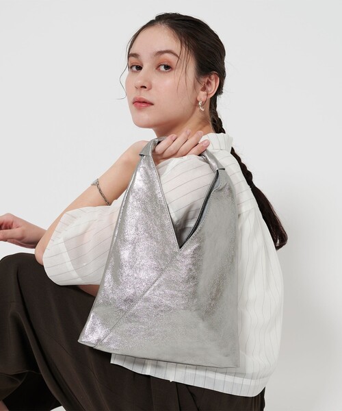 MARLON FIRENZE(マーロンフィレンツェ)の「<MARLON FIRENZE>メタリック レザー ショルダーバッグ(ショルダーバッグ・レディース・シルバー/ライラック・FREE)」の2枚目の写真