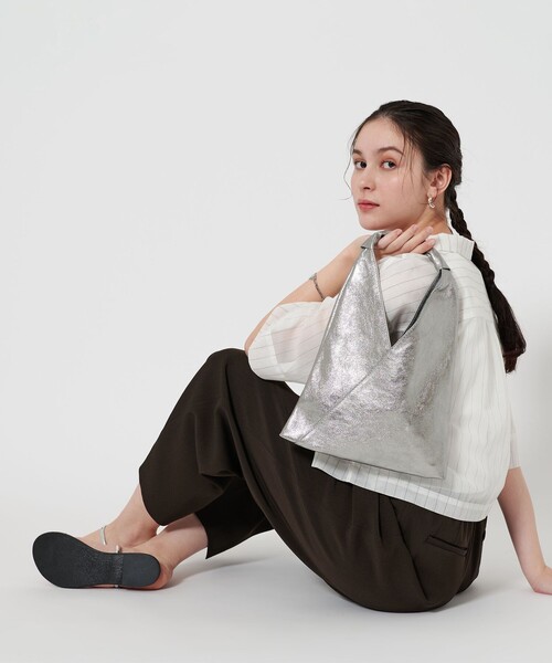 MARLON FIRENZE(マーロンフィレンツェ)の「<MARLON FIRENZE>メタリック レザー ショルダーバッグ(ショルダーバッグ・レディース・シルバー/ライラック・FREE)」の4枚目の写真