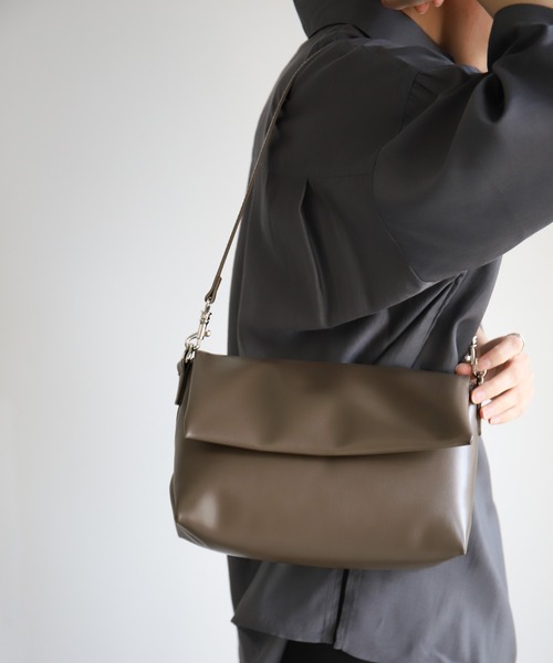 select MOCA（セレクトモカ）の「パフフラップワンハンドルバッグ（ショルダーバッグ・レディース・ブラック/ブラウン/シルバー・FREE）」の9枚目の写真